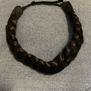 Madison Braids halo in natural black